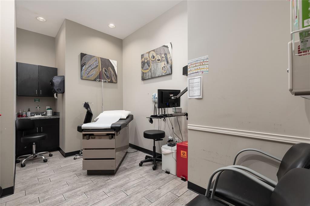 Creekside Plaza Mansfield - Commercial Lease