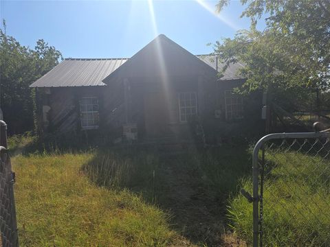 614 N Panther Street Breckenridge TX 76424