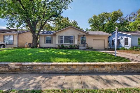 Photo of 6828 Greenlee Street, Fort Worth, TX 76112 (MLS # 21233463)