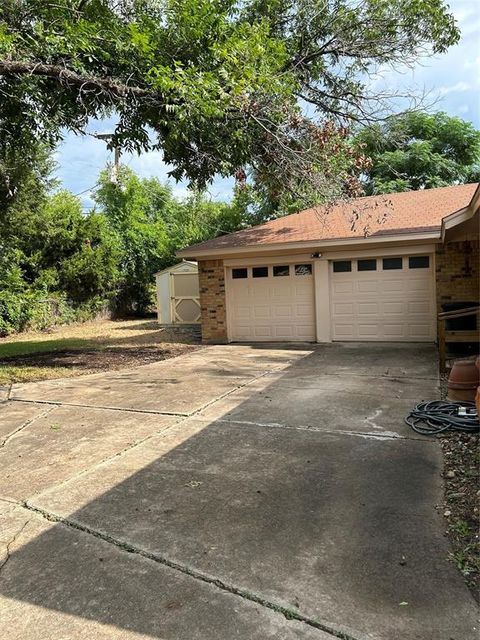 A home in Benbrook