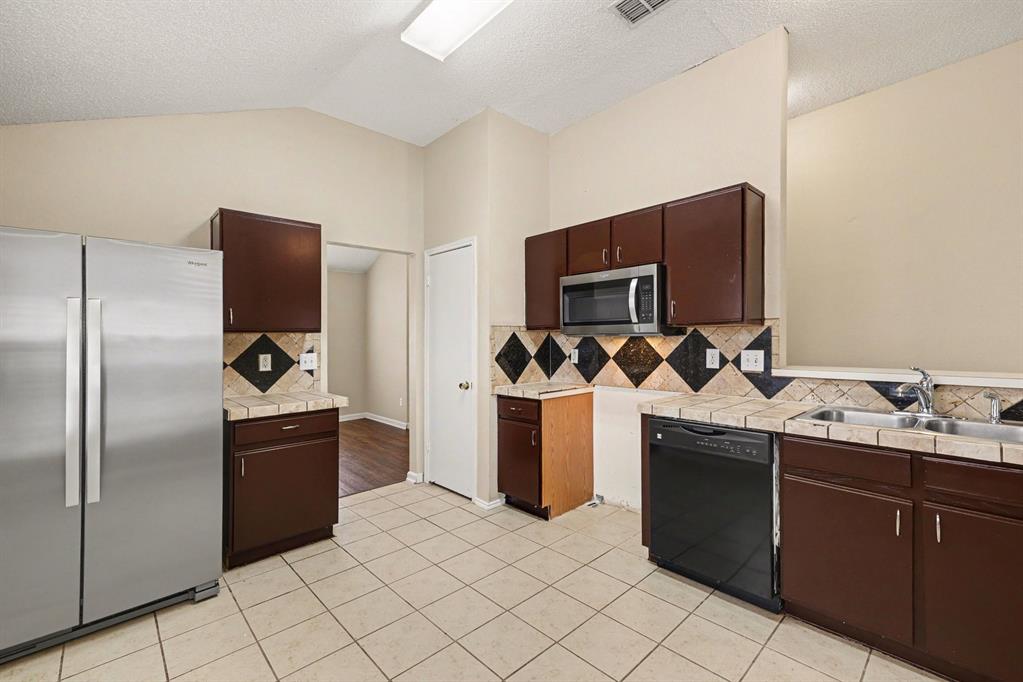 800 Castlewick Court