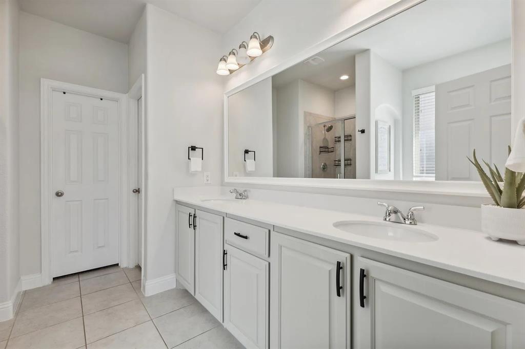 Vineyards Ph I, The - Residential Lease