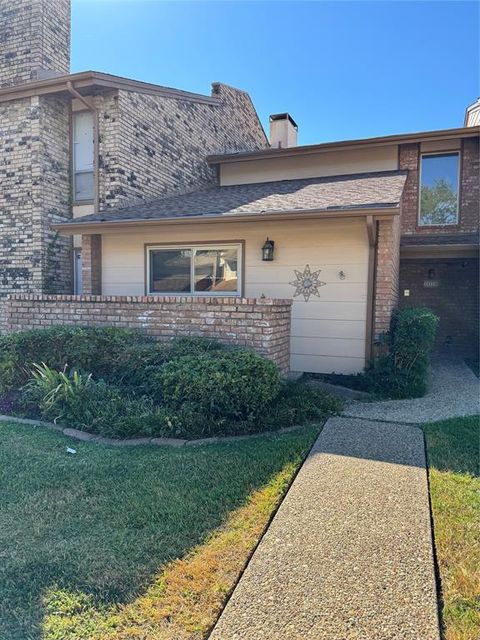 2018 Warnford Place Arlington TX 76015