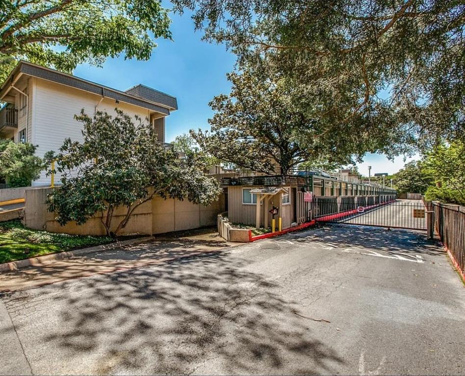 River Oaks Condos - Residential