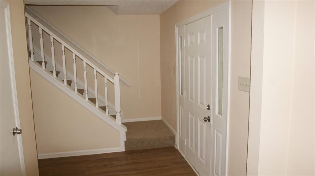 Photo of 610 Squaw Creek Court, Arlington, TX 76018 (MLS # 21208134)