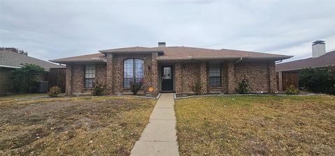 Photo of 3102 Aspen Drive, Carrollton, TX 75007 (MLS # 21197049)