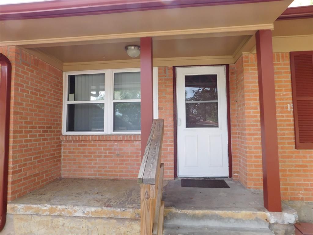 Photo of 1529 Longview Street, Mesquite, TX 75149 (MLS # 21184613)