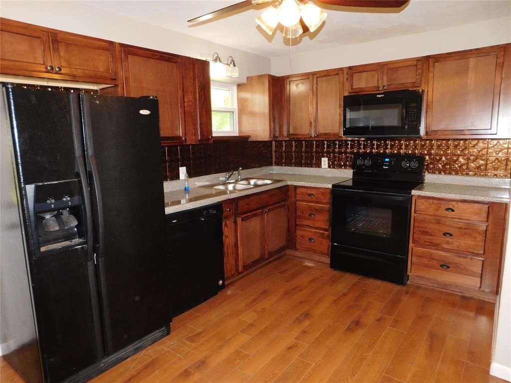 Photo of 1529 Longview Street, Mesquite, TX 75149 (MLS # 21184613)