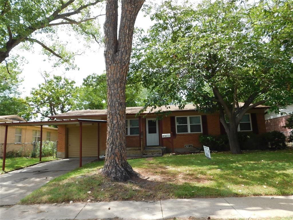 Photo of 1529 Longview Street, Mesquite, TX 75149 (MLS # 21184613)