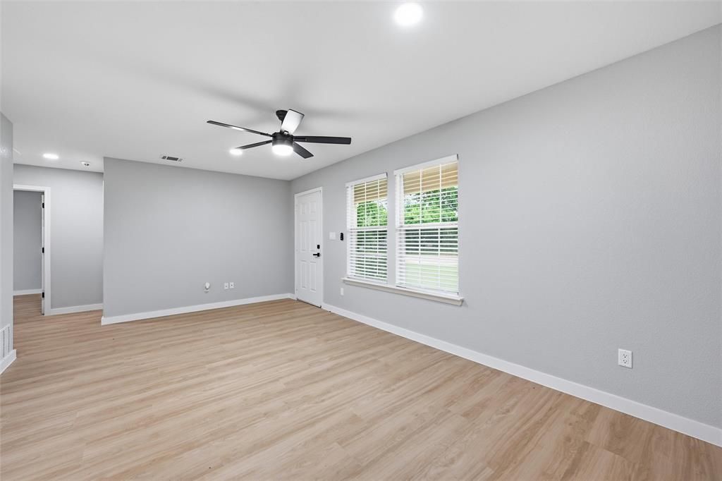 Photo of 210 W Madison Street, Hillsboro, TX 76645 (MLS # 21254293)
