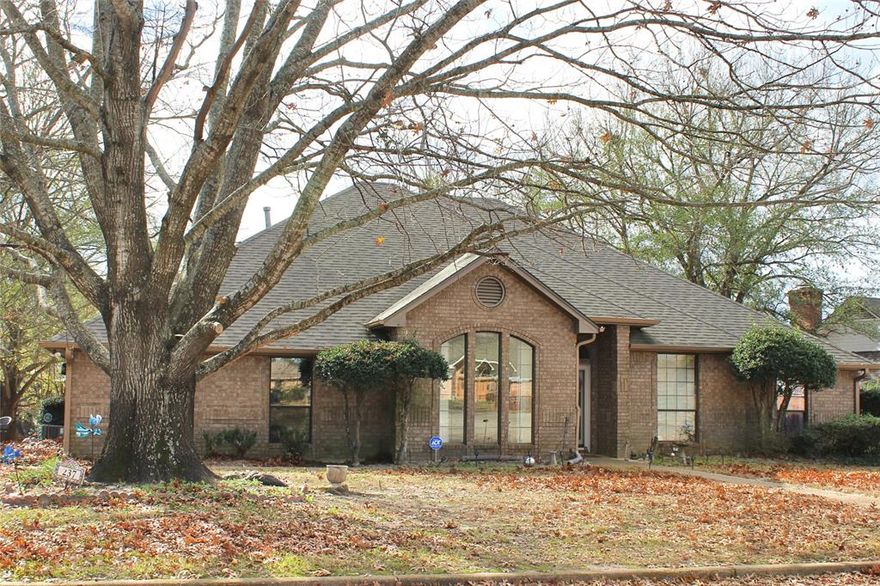 BEAUTIFUL WATERFRONT HOME ON SPRING LAKE!! This large brick waterfront home includes 3-3-2 garage. Large open living room with a fireplace that opens into a covered patio. Great kitchen with spacious cabinets and countertops. Breakfast area overlooking the lake to enjoy your mornings. Home also includes a large formal dining room that could be a game room. Extra-large split master that overlooks the lake plus an exterior door to the patio and lake. Guest bedrooms include walk in closets plus one of the bedrooms has its personal bath suite. Very nice office area that includes a built in desk and shelves. Nice laundry room conveniently located next to the garage entrance. Large double car garage with a storage area. Spring Lake is a fisherman's dream with all the native fish, great dock for you to fish from. Don't miss this very nice waterfront home