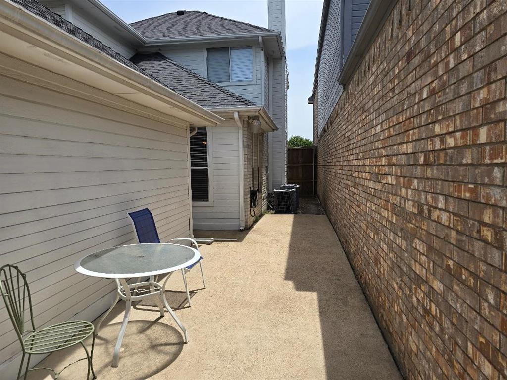 Lloyd Add Tr 8 - Residential Lease