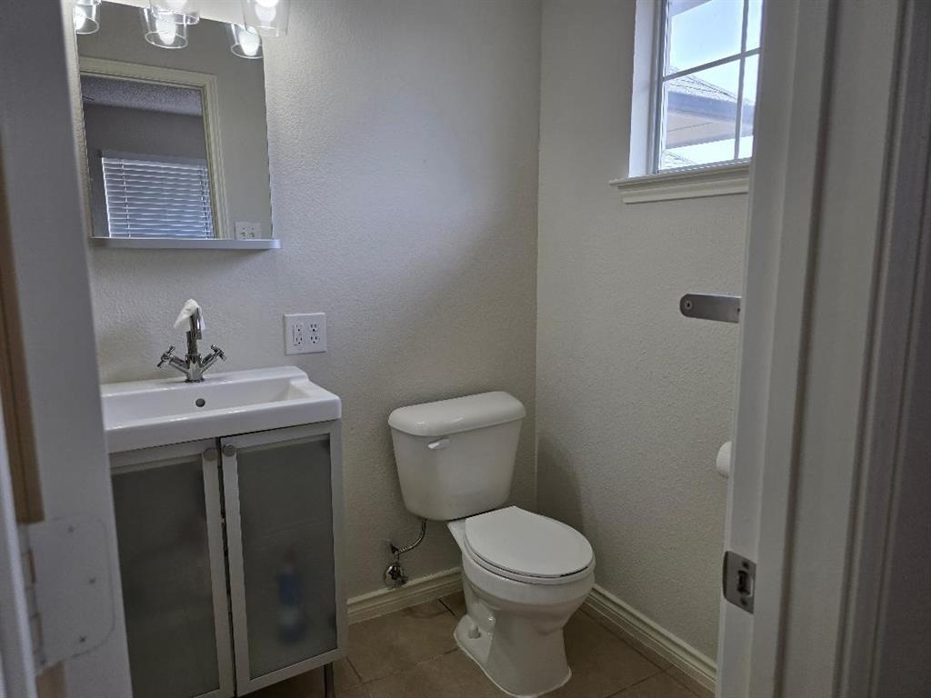 Lloyd Add Tr 8 - Residential Lease