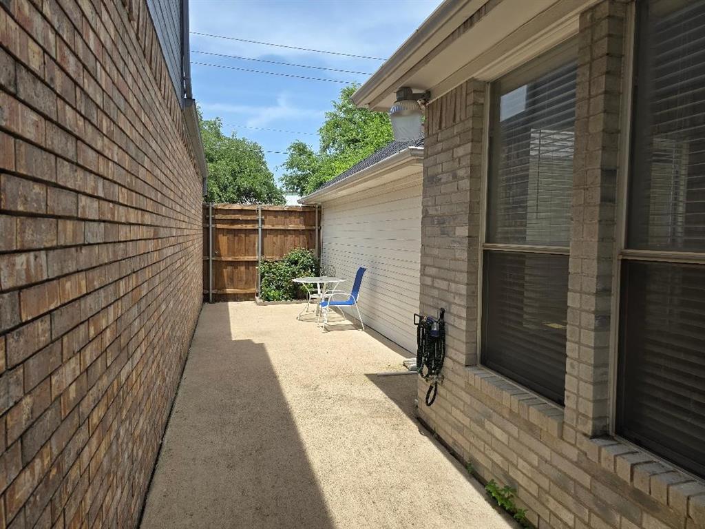 Lloyd Add Tr 8 - Residential Lease