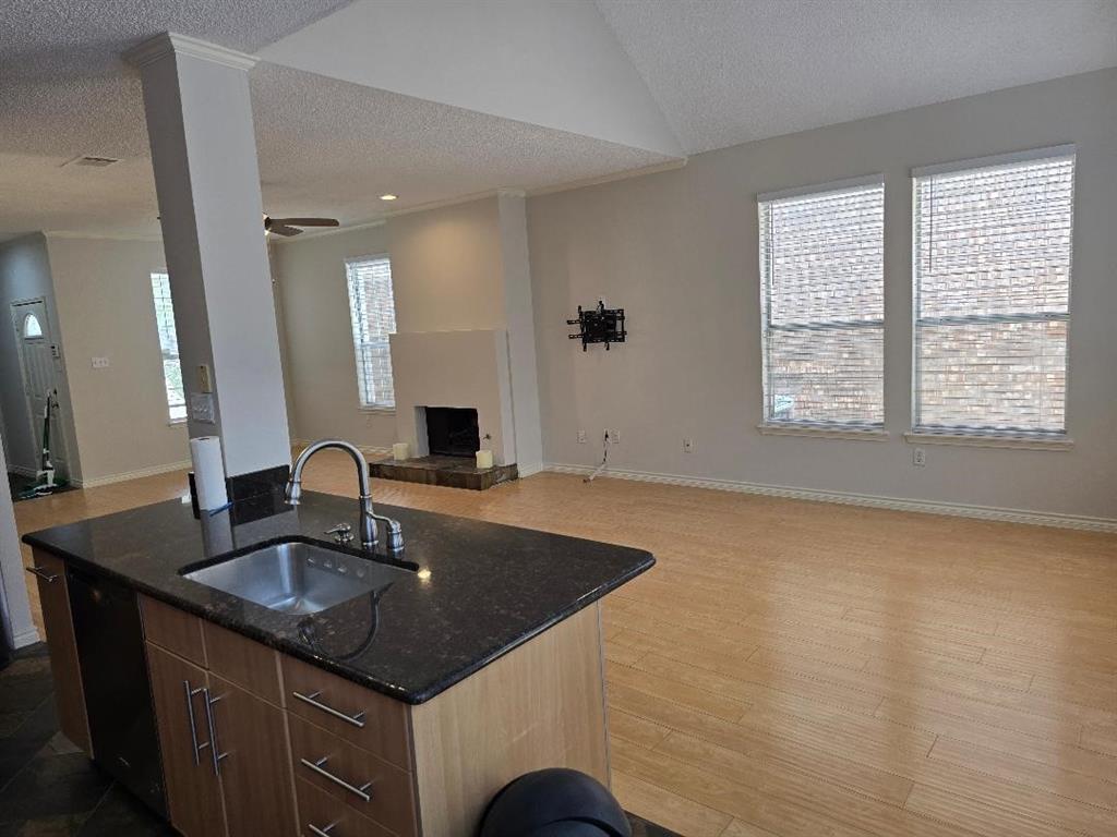 Lloyd Add Tr 8 - Residential Lease