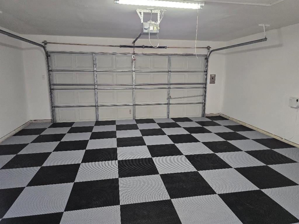 Lloyd Add Tr 8 - Residential Lease