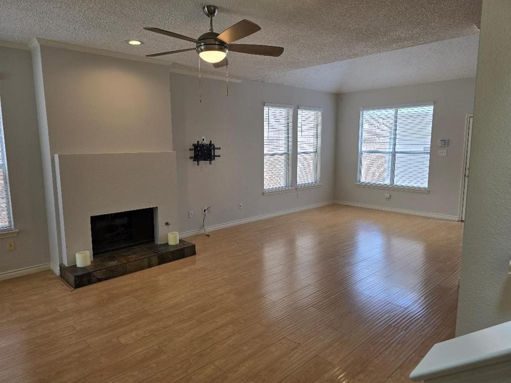 Lloyd Add Tr 8 - Residential Lease