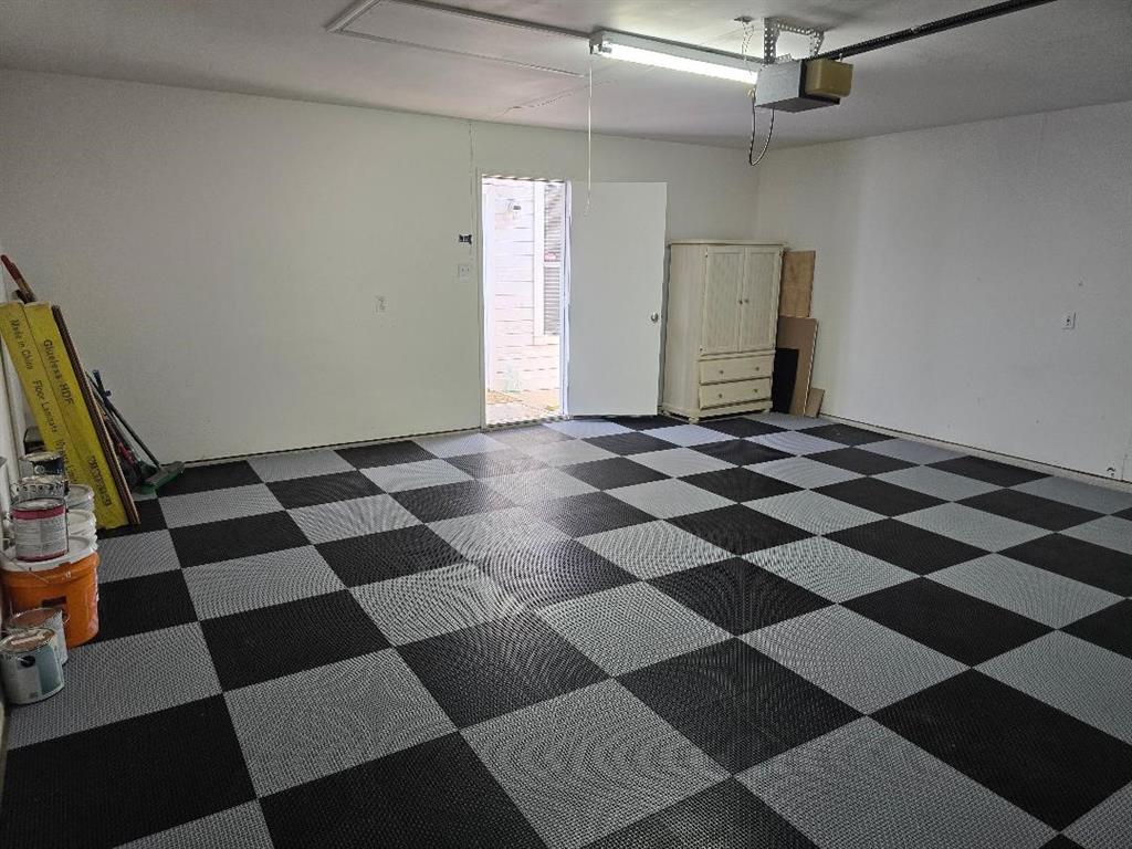 Lloyd Add Tr 8 - Residential Lease