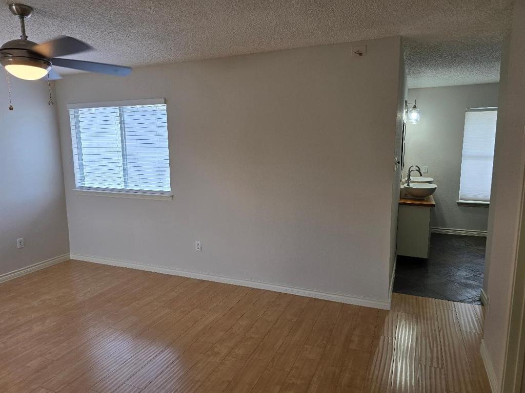 Lloyd Add Tr 8 - Residential Lease