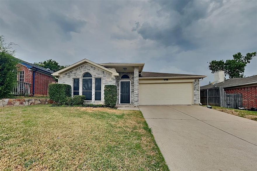 Charming 3 bed, 2 bath, 1,575 sq ft home in Arlington! Open kitchen concept with updated counters. Primary suite with attached bathroom. Spacious backyard, great for gatherings! Pets accepted on a case by case basis. Additional admin fees apply. The Fireplace is decorative. Schedule your showing today! This home is as-is.  

This home may be located within a Homeowners Association (HOA) community. If so, residents will be responsible for adhering to all HOA rules and regulations. Please contact your agent or landlord's agent for more information.