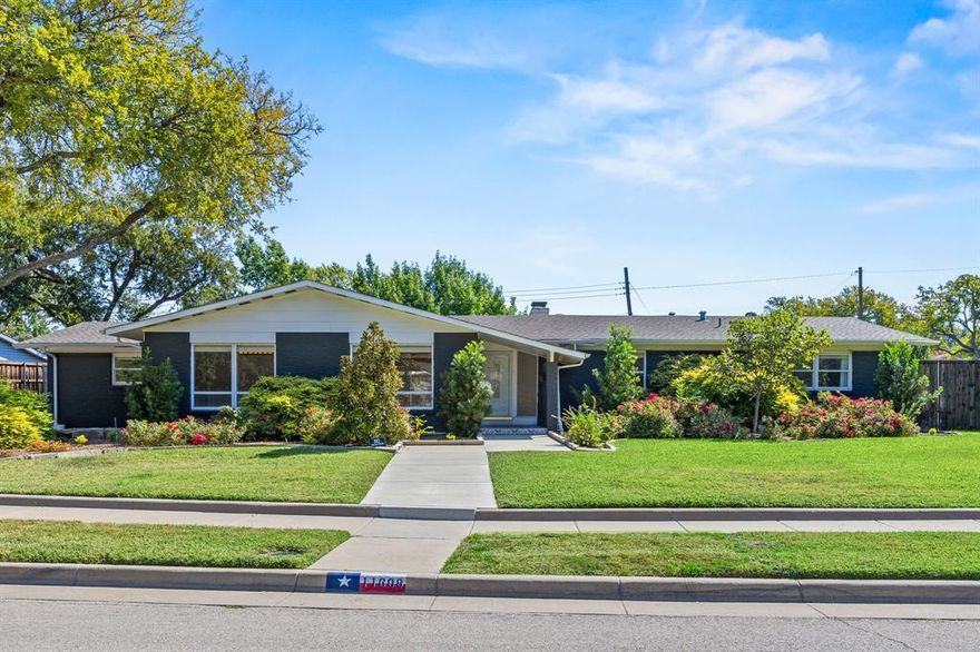 Amazing Mid-Century home private backyard and pool, stunning professional landscaping, and a detached office-shop for total of 2900 SF of conditioned space in the desirable Park Forest neighborhood. Most appliances and pool equipment are only a couple years old. Near several major highways (635, 35, DNT, PGBT, etc) with prime location near jogging and biking trails, a scenic park, and many great private & public schools. This home is perfect for all types of buyers; as-is, renovation, or complete redevelopment.