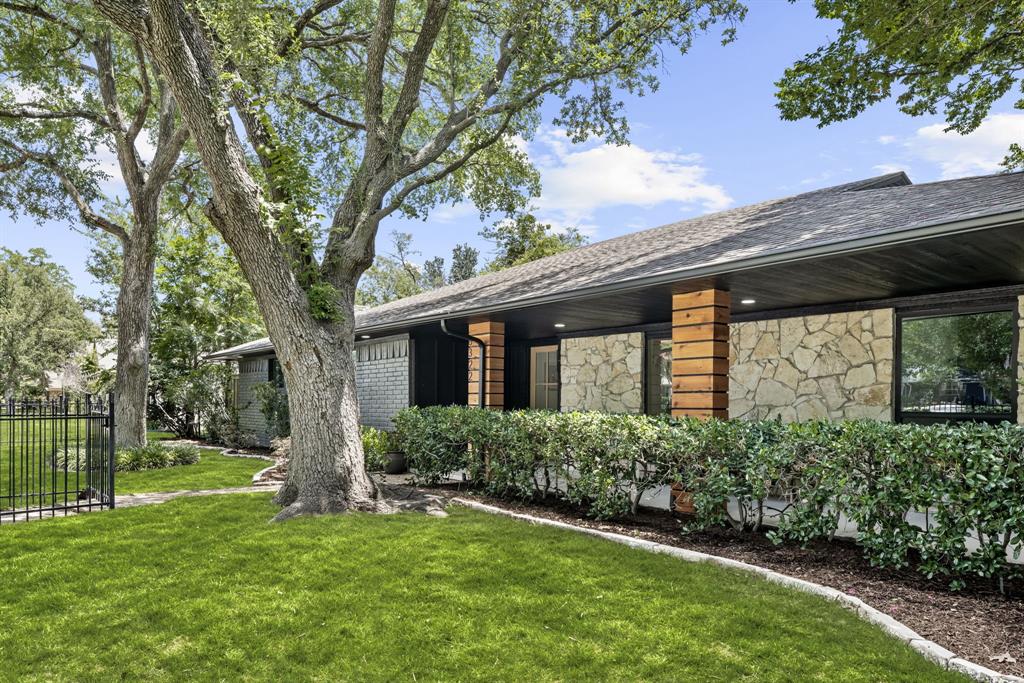 3322 Royal Lane