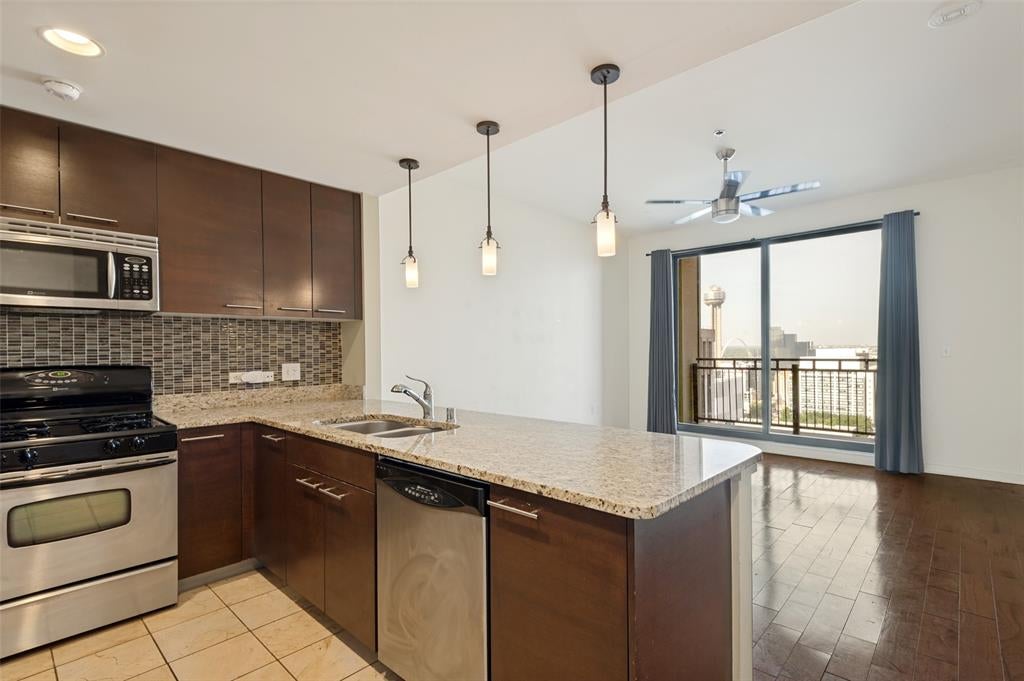 1200 Main Street 1703