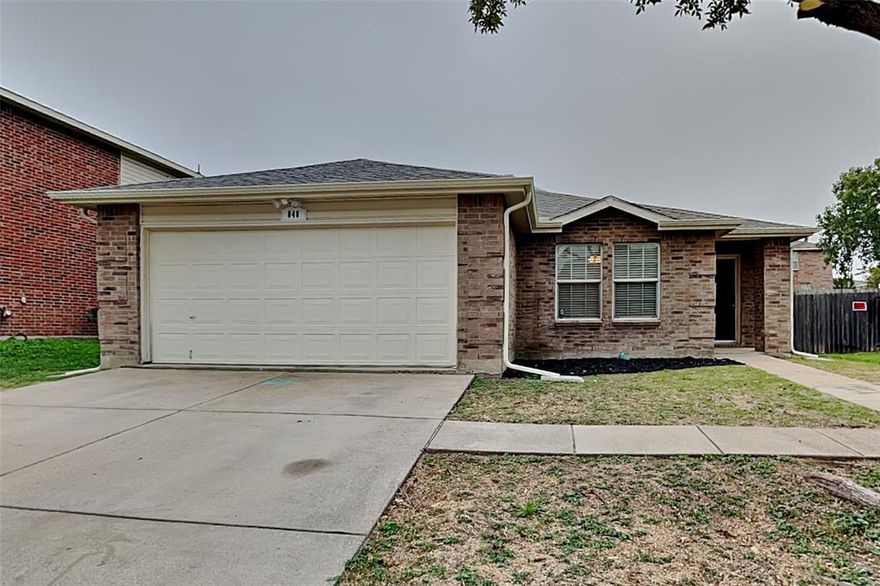 $1000 off the First Full Month of Rent! Charming 3 bed, 2 bath, 1,499 sqft home in Fort Worth! Open kitchen concept with updated counters. Primary suite with attached bathroom. Spacious backyard, great for gatherings! Pets accepted on a case by case basis. Additional admin fees apply. The Fireplace is decorative. Schedule your showing today! This home is as-is.  

This home may be located within a Homeowners Association (HOA) community. If so, residents will be responsible for adhering to all HOA rules and regulations. Please contact your agent or landlord's agent for more information.