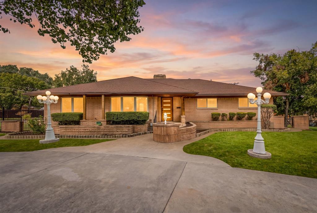 1433 W Red Bird Lane