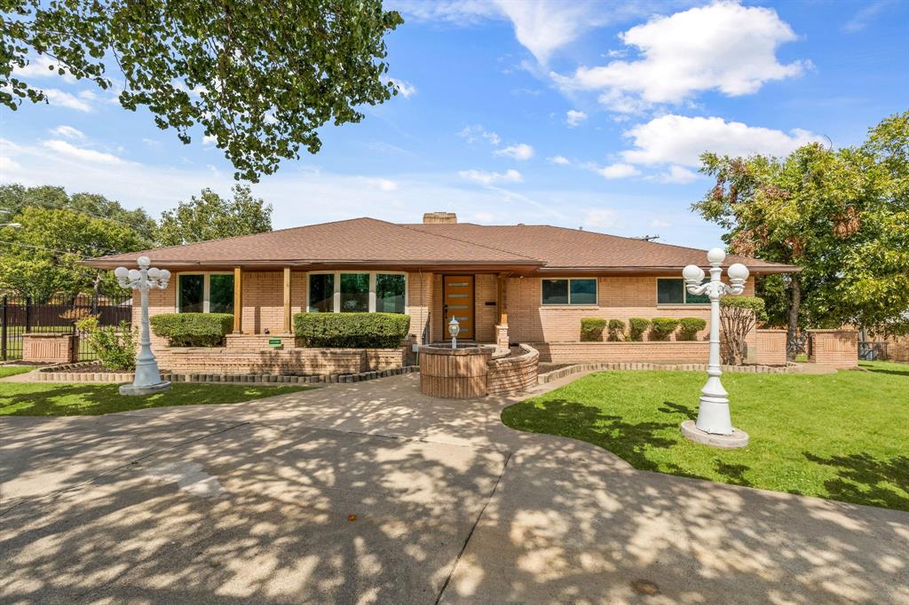1433 W Red Bird Lane