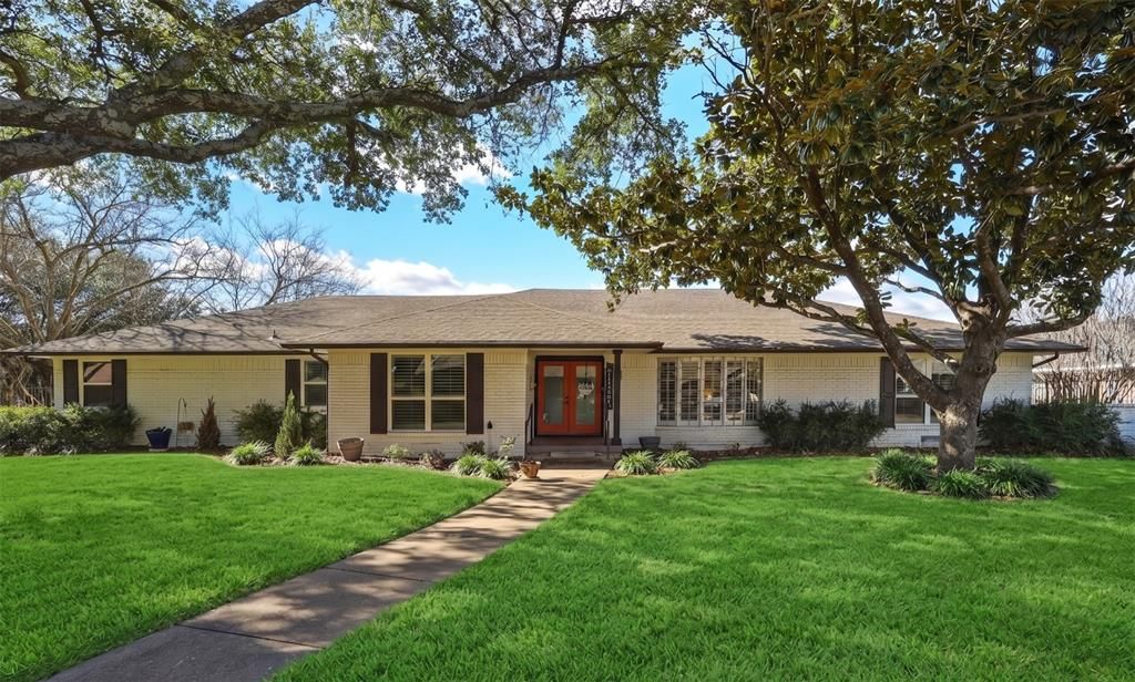 Photo of 301 Lake Terrace, Rockwall, TX 75087 (MLS # 21239004)