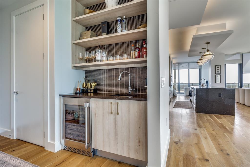 8119 Douglas Avenue 1406