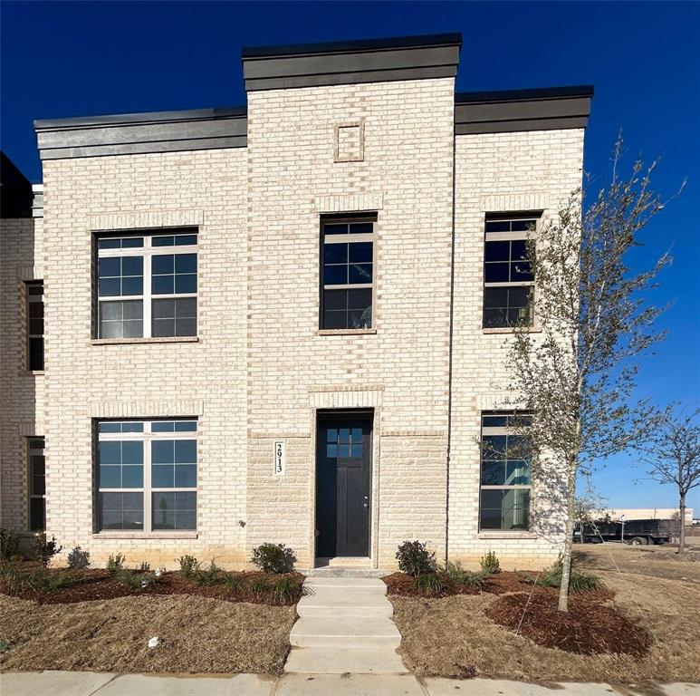 2081 Luna Drive