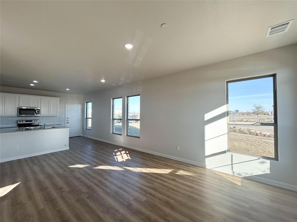 2081 Luna Drive