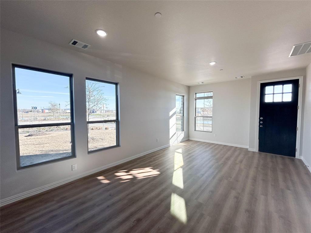 2081 Luna Drive