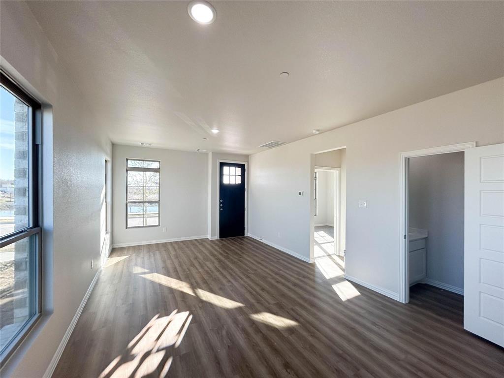 2081 Luna Drive