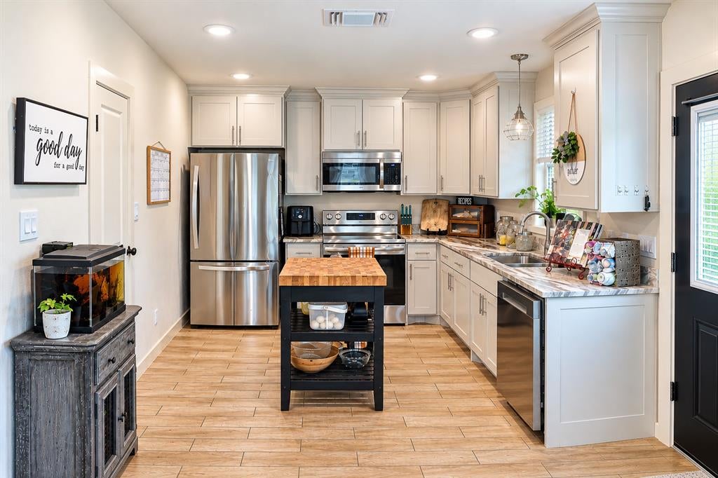 209 N Cleburne Whitney Road