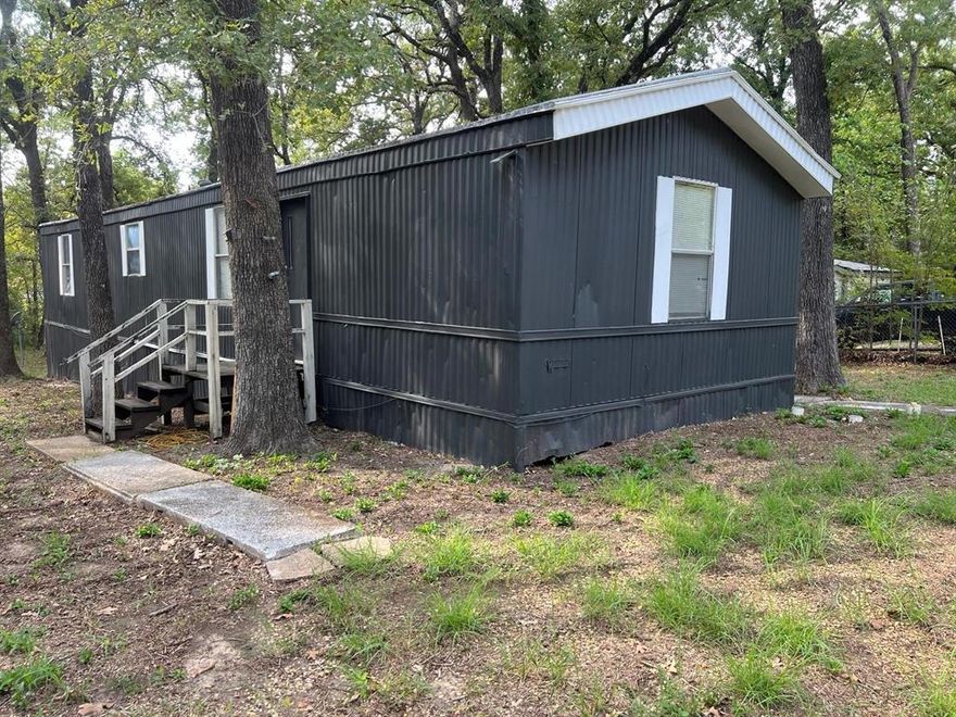 Charming single-story mobile home on a spacious over a quarter acre lot in the heart of Gun Barrel City. This cozy property offers the perfect blend of tranquility and convenience ideal for first-time buyers, investors or those looking to downsize. Enjoy wide-open outdoor space, this home gives you a peaceful country feel just minutes from town amenities and beautiful Cedar Creek Lake. Don't miss this opportunity affordable living in a growing area with room to grow!