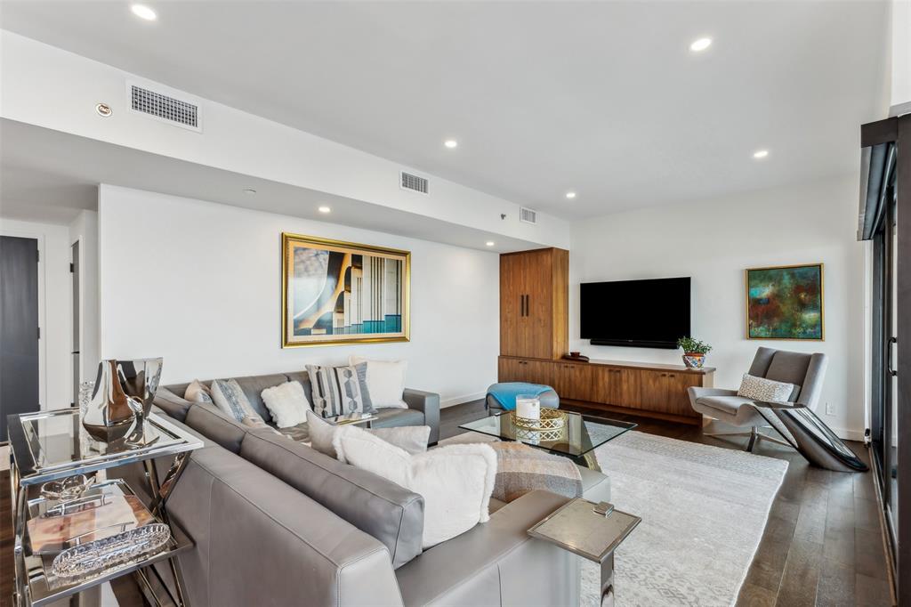 3030 Mckinney Avenue 2305