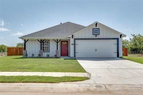 Photo of 612 Finlee Way, Tioga, TX 76271 (MLS # 21159463)