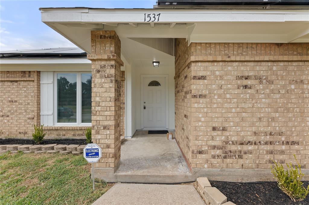 1537 N Valley Parkway