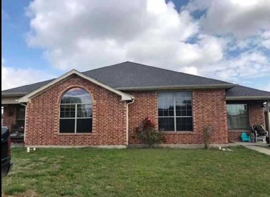 Introducing a charming 3 bedroom, 2 bathroom duplex located in the heart of Alvarado, TX. This cozy home features modern amenities such as central air, a covered patio perfect for outdoor entertaining, washer & dryer connections for added convenience, and granite countertops for a touch of luxury. With all electric appliances including a dishwasher and stove, meal prep and clean-up will be a breeze. The fenced yard provides privacy and security, while the stained concrete floors add a touch of elegance to the space. Don't miss out on the opportunity to make this 3 bed 2 bath  in Alvarado your new home sweet home. Contact us today for more information and to schedule a tour.