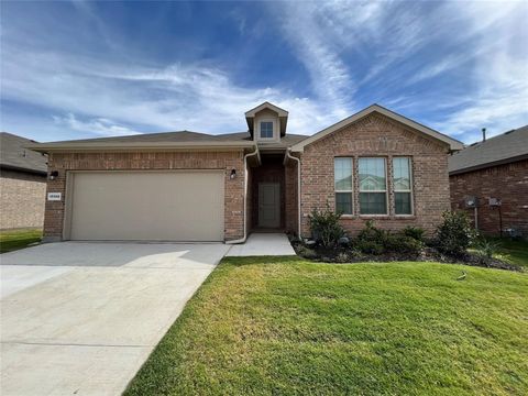 Photo of 15508 Balham Pass Path, Justin, TX 76247 (MLS # 21255101)