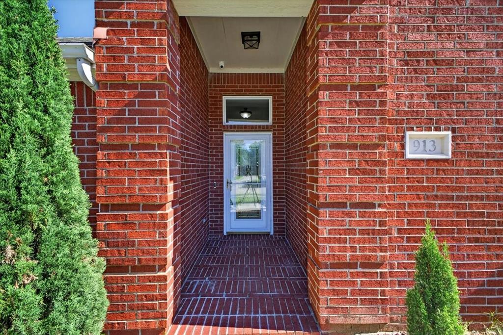 913 Chapel Drive