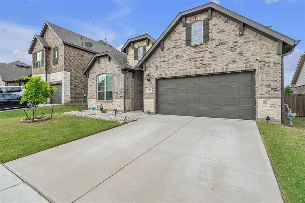 Photo of 1802 Graham Way, Mansfield, TX 76063 (MLS # 21247003)