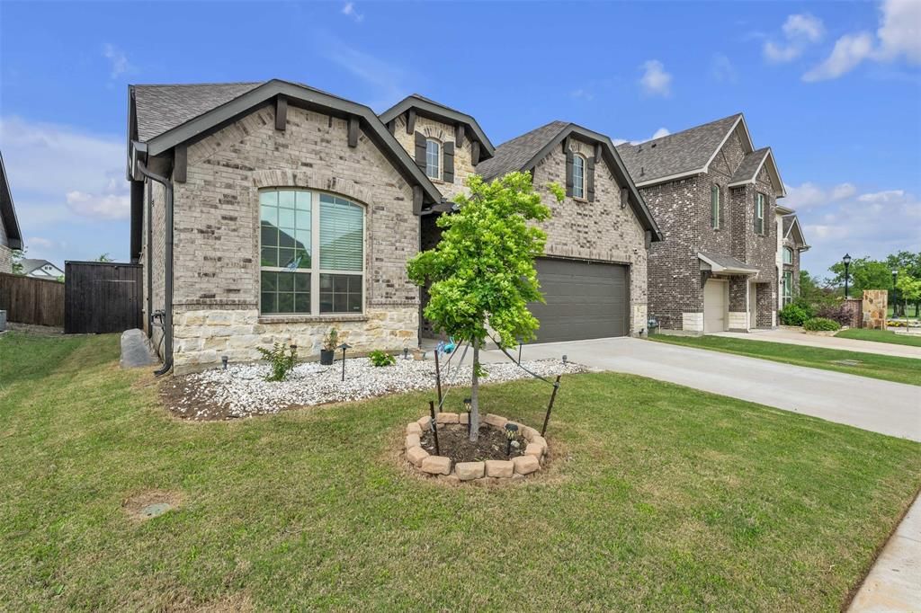 Photo of 1802 Graham Way, Mansfield, TX 76063 (MLS # 21247003)