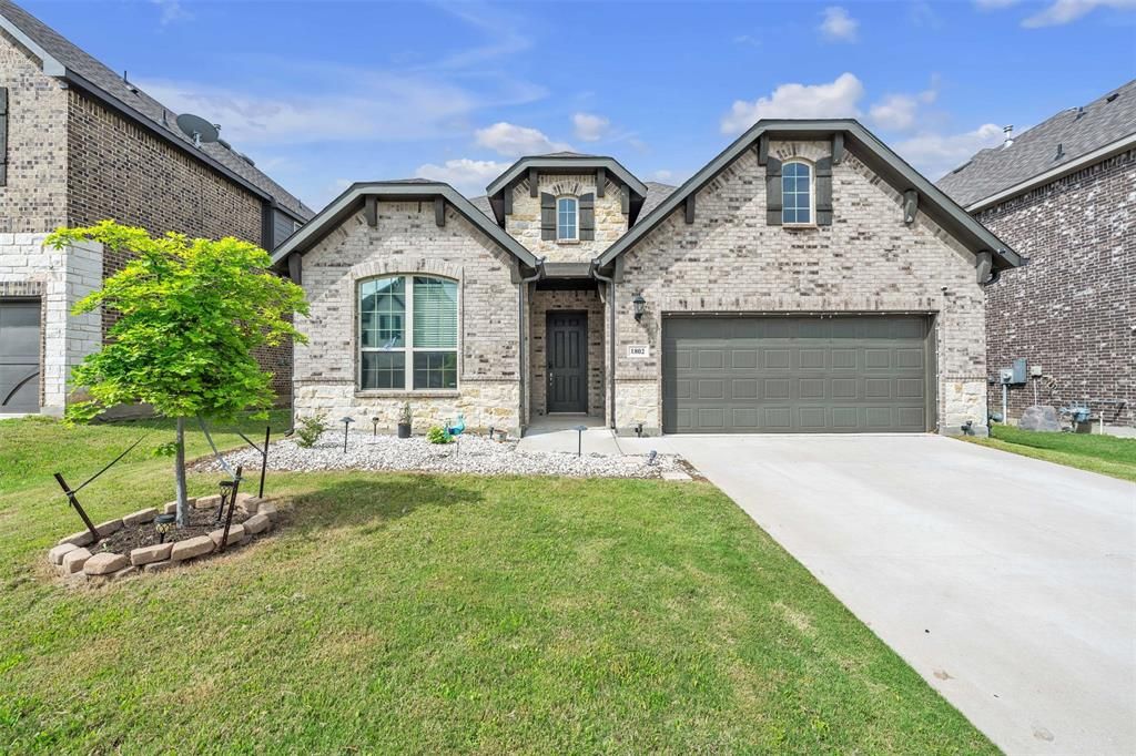 Photo of 1802 Graham Way, Mansfield, TX 76063 (MLS # 21247003)