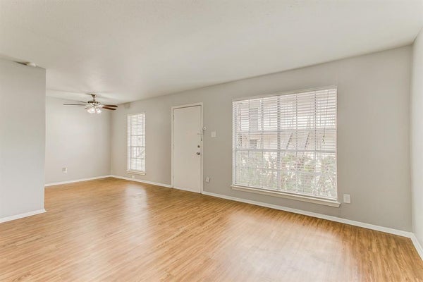 2200 W LOWDEN ST APT 10, FORT WORTH, TX 76110 - Image 0b8349bb109e9122caeb5aa0c3e6d45e/595439369
