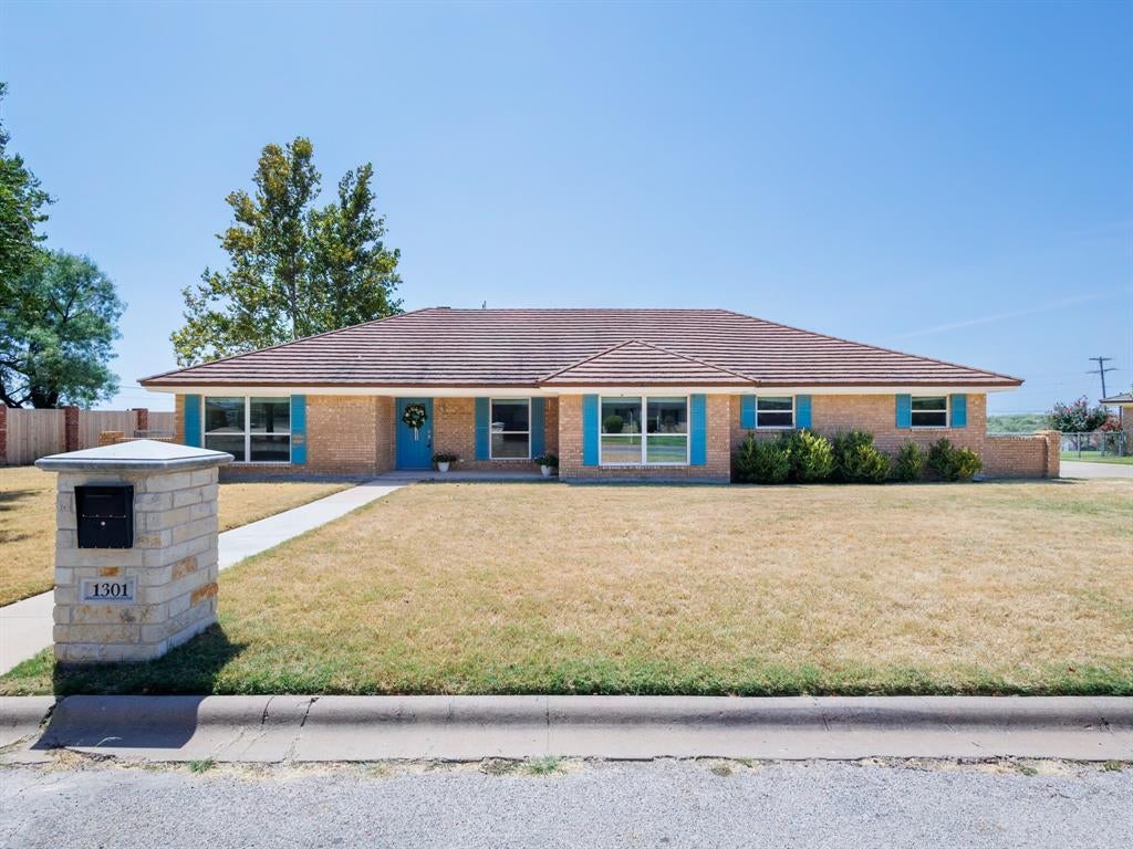 Photo of 1301 Hillcrest Street, Coleman, TX 76834 (MLS # 21373686)