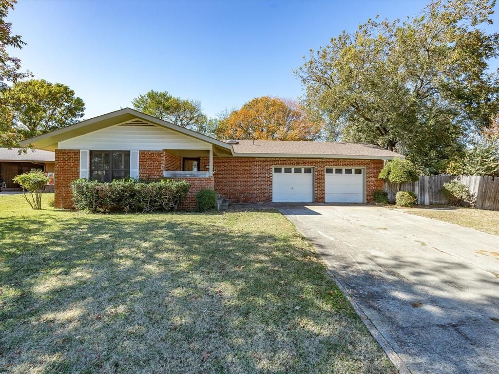 Photo of 1104 Coffield Street, Bowie, TX 76230 (MLS # 21112733)